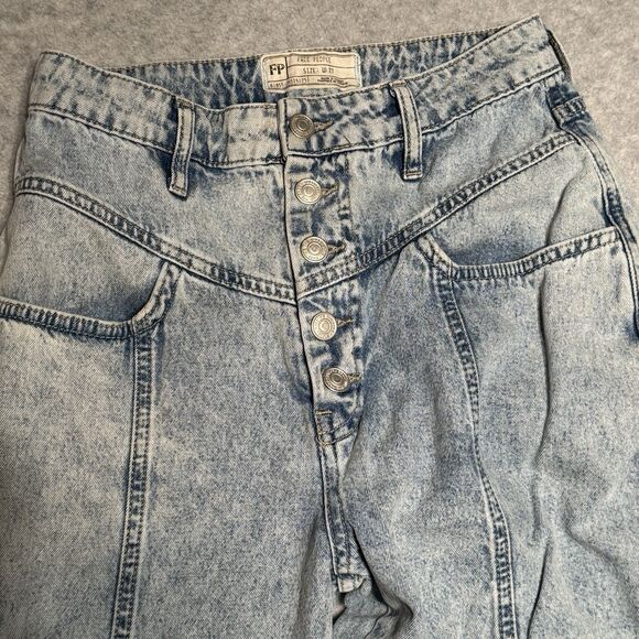 Free People High Rise Button Fly Tapered Jean Light Wash Distressed Look Size 27 - Picture 3 of 13